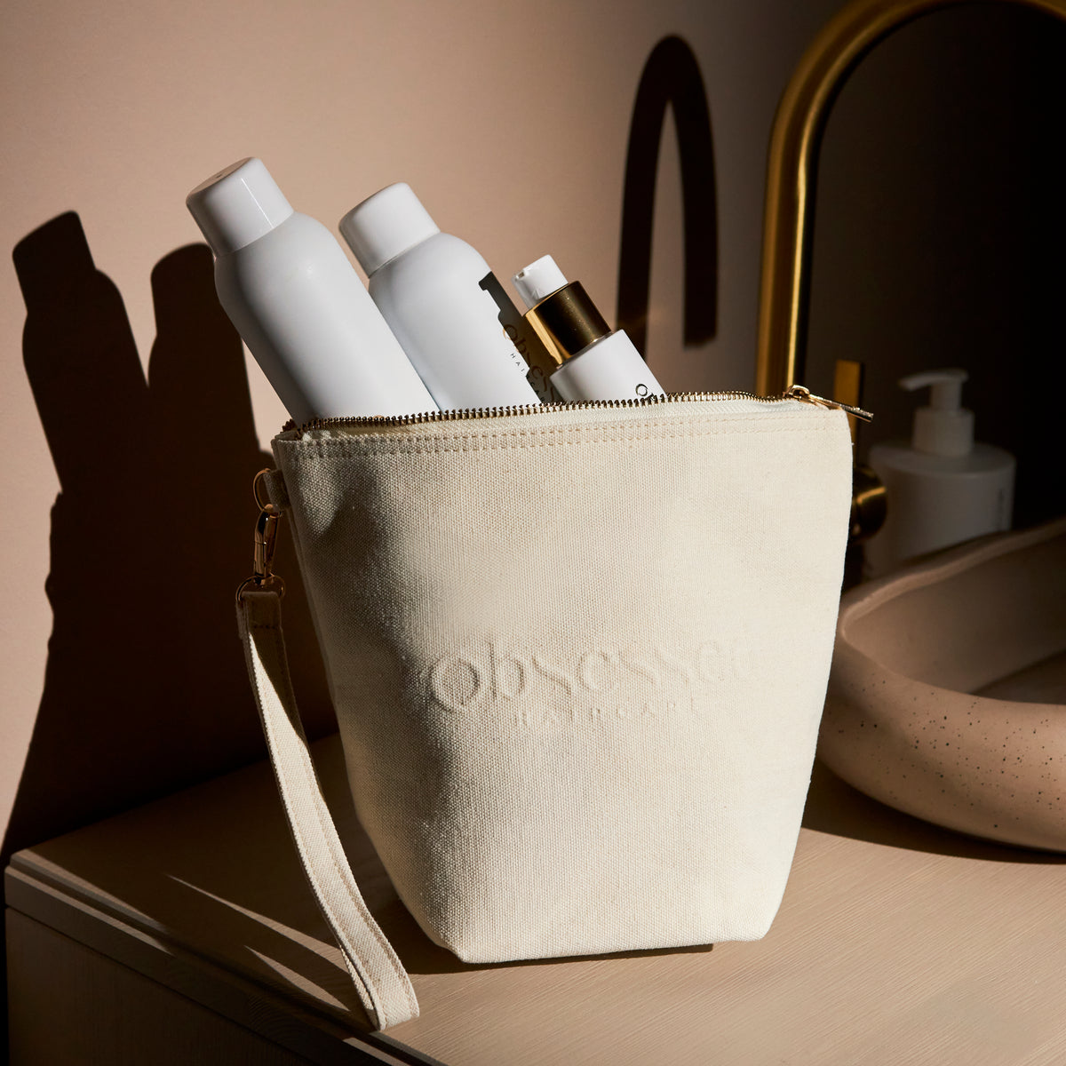 50000366_1_obsessed_haircare_beautybag.jpg